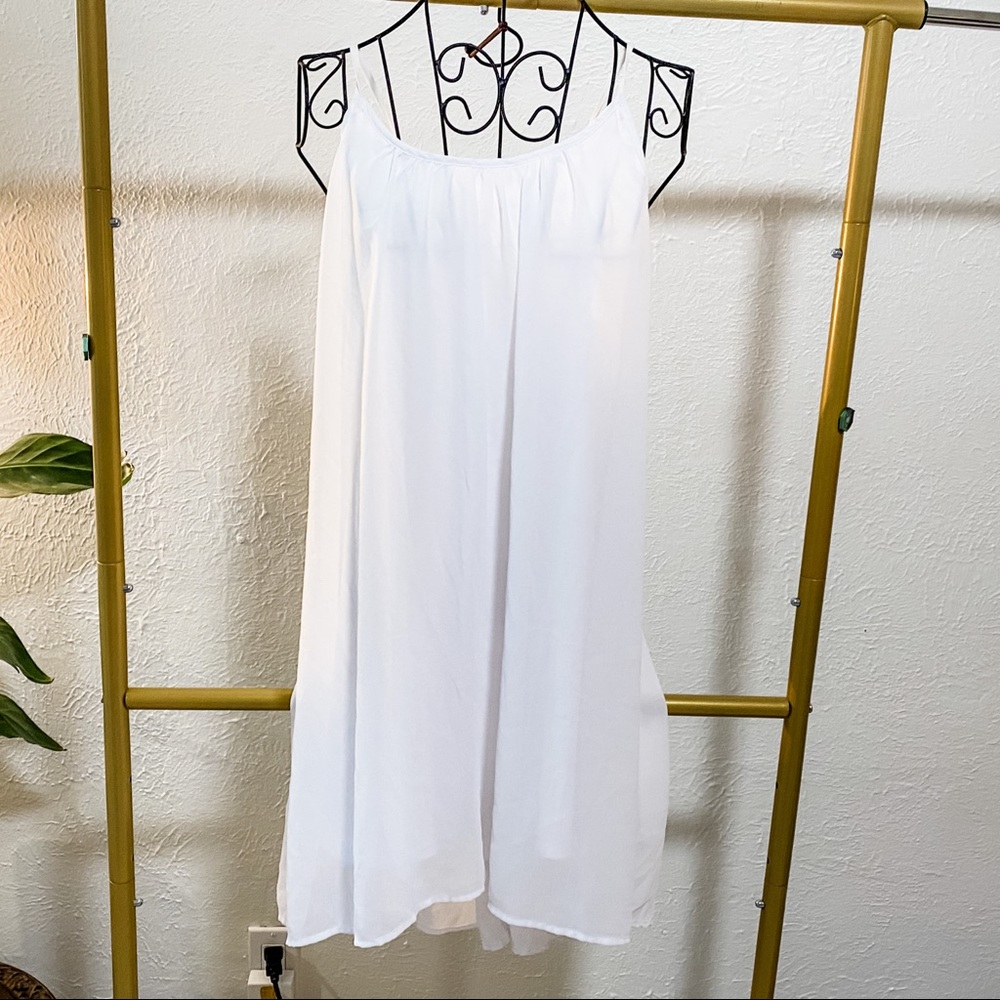 Med - Flowy white dress